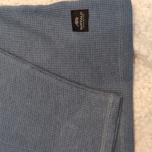 L: Buffalo long sleeve shirt. - Picture 5 of 8